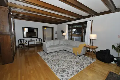 Image de Vintage Gem in the Heart of Sheridan