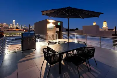 Image de Beautiful City Views 1 Bed 1 Bath\/Private Deck