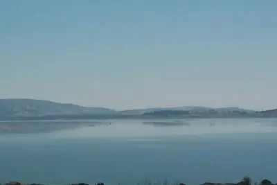 Image de Lakefront! Panoramic Lake views.