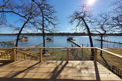 Image de Waterfront Lake Cottage, Spacious Outdoor Deck! 🐕 🐶 Bbq grill and Firepit!