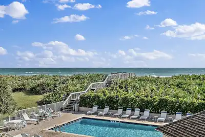 Image de Oceanfront 🌊 2 Bedroom End Condo on south Hutchinson Island in Irp 🌴