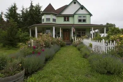 Image de Nostalgic Victorian Home in Lavender Farm