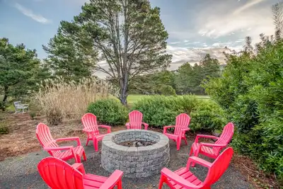 Image de New Manzanita Home Near Town, Golf Course, Beach, Primary Suite, Great Backyard!