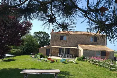 Image de Gîte rénové avec jardin clos, proche plages, Wifi, parking pour voiture électrique