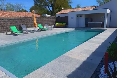 Image de Maison de charme rénovée avec piscine, spa et proximité des plages vendéennes