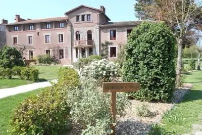 Image de Maison de caractère avec piscine commune, proche du Puy du Fou et de Nantes