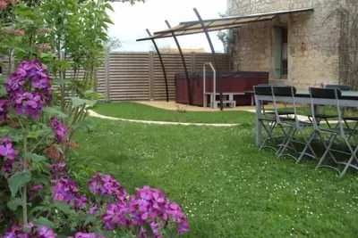Image de Maison rénovée avec jardin, Spa, vélos près des commerces - Animaux acceptés