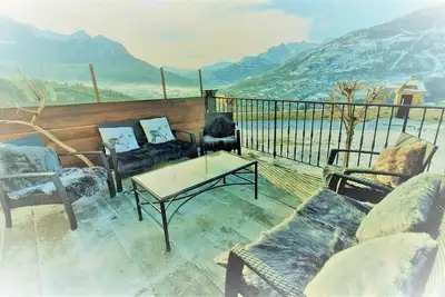 Image de Large terrasse with exceptional mountain views, sleeps 8