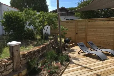 Image de Maison rénovée proche mer avec terrasse, parking privé et wifi à Barbâtre