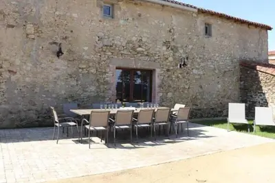 Gîte de charme avec piscine couverte, idéal pour 10 pers. , Pmr, proche Puy du Fou, grand jardin, loisirs