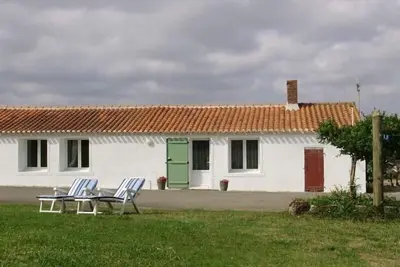 Image de Charmant Gîte Rénové avec Jardin Privé, Cheminée et WiFi à Vairé, Vendée