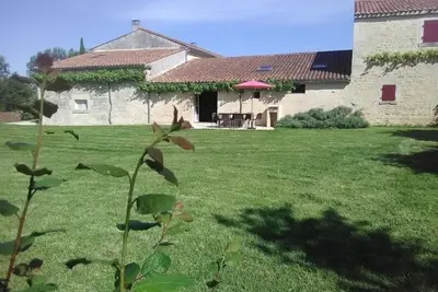Image de Gîte authentique avec piscine, proche nature et activités, rénové et confortable, jusqu'à 6 pers.