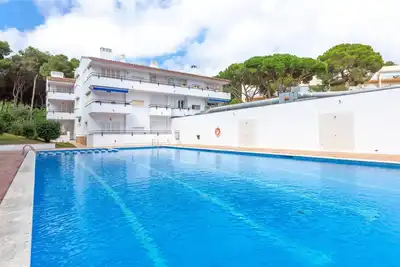** Magnifique appartement avec piscine commune situé à seulement 100 mètres de la charmant