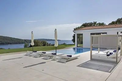 Image de Ultra Sleek Villa Modern With 5 Rooms and Large Pool, Gym&Spa
