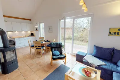 Image de Beautiful vacation home for 2 adults and 4 children with fireplace & garden near the beach