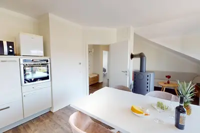 Image de Bright, modern vacation apartment with fireplace and balcony near the beach