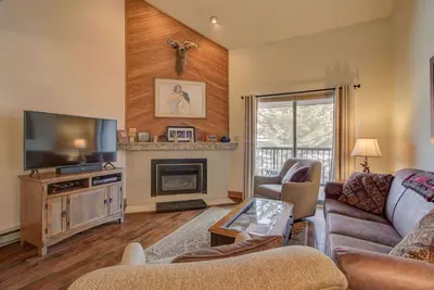 Image de Spacious 3-Bedroom + Loft Condo at Timber Run – Sleeps 10, Walk to Slopes!