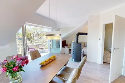 Image de Modern vacation apartment with balcony and fireplace for 6 people near the beach