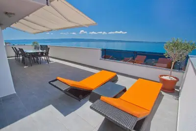 Image de Maison de vacances Podstrana pour 1 - 22 personnes avec 10 chambres à coucher - Maison de vacances