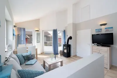 Image de Vacation home near the beach for 4 people with fireplace, garden, beach chair & dog