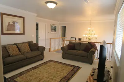 Image de La plus grande maison de ski à Sandy. Offrant Lodge / Ascenseurs spéciaux!