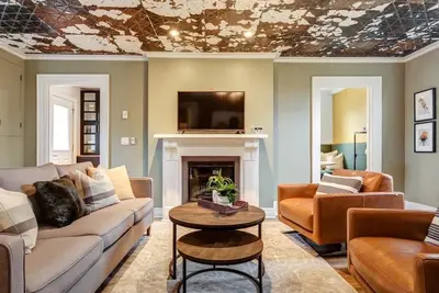 Image de From Hgtv! Marigold Suite in county farmhouse
