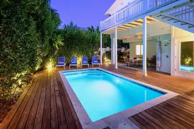 Image de Thirsty Mermaid - Large 4/3 Pool Home