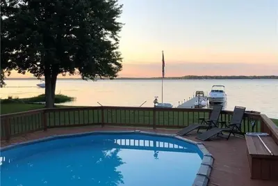 Image de Lake front house with Pool and hot tub