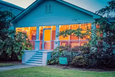 Image de 4-bedroom vacation home steps to Tybee Island Beach and Mid Beach