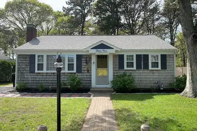 Image de Lovely two bedroom home with central air located in Dennisport!