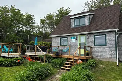 Image de Fully updated beach house, just steps from the ocean