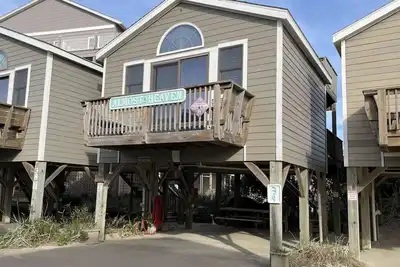 Image de \"Almost Heaven\" is a charming spot for your next beach vacation!