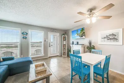 Image de All The Convenience of Home with an Amazing Beach Location