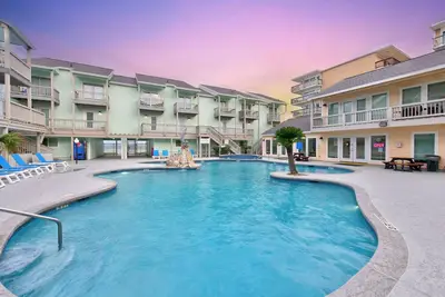 Image de Modern Pet-Friendly Getaway Just Steps from the Waves