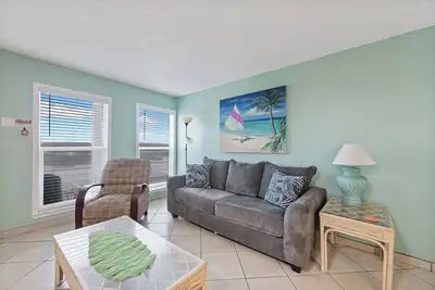 Image de Cozy Beachfront Getaway with Easy Access—Perfect for You and Your Dog!