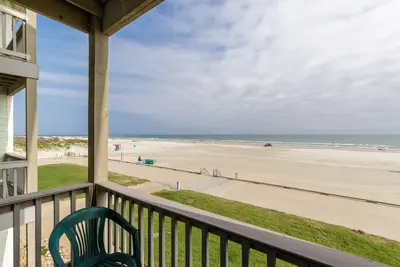 Image de Luxurious Beachfront Condo with Private Balconies, Heated Pool, & Hot Tub