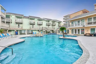 Image de Beach Views, 3 Private Balconies, Pool, Hot Tub, & Space for the Whole Crew