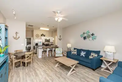 Image de Classy Coastal une Chambre �� un tout nouveau complexe, proche de la plage!