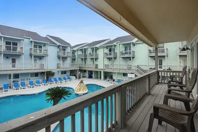 Image de Cozy Beachfront Condo w/Heated Pool & Hot Tub, Steps from the Gulf of Mexico.