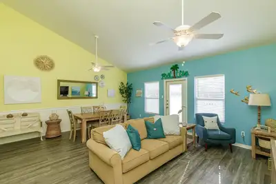 Image de Modern Beachside Townhome with a Playground, Pool, & Kid's Splash Area