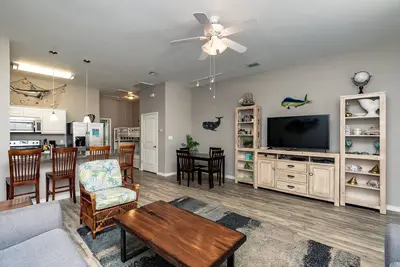 Image de Venez profiter de cette belle propriété 2/2 piscine qui est juste �� côt�� de la plage!