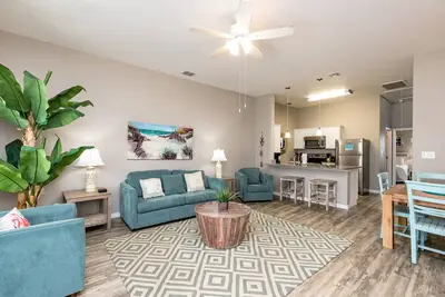 Image de Your Perfect Pet-Friendly Getaway: Heated Pools and Steps to the Beach
