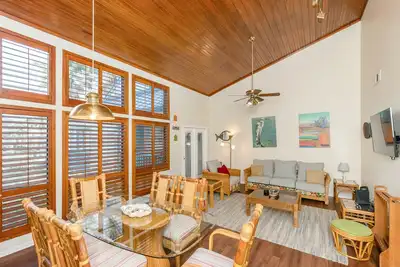 Image de Updated Penthouse with Water Views, Pool, Hot Tub & Boat Slip