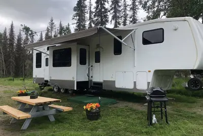 Image de River access! Clean & comfy 5th wheel, located near the famous Kenai River
