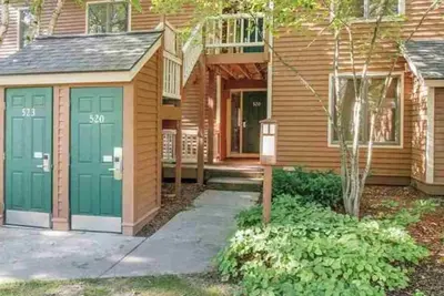Image de Crystal Mountain Condo Great Location Dog Friendly!