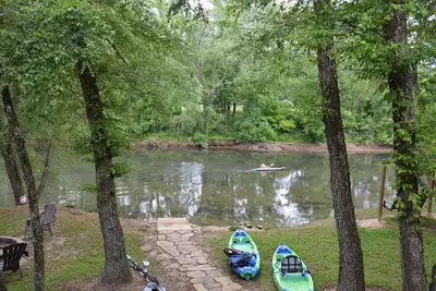 Image de Riverfront cabin located steps from the beautiful Toccoa River w/hot tub