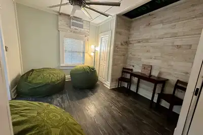 Image de Pet friendly 1bd/1b unit with full kitchen