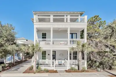 Image de Beautiful 5bd/5. 5b Seacrest Home w/ Resort Style Pool, 5 Decks & Turf Backyard!