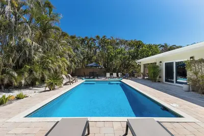 Image de The Salted Coconut by Duncan Real Estate