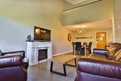 Image de Ski-In Ski-Out / Pool & Hot Tub / Newly Renovated